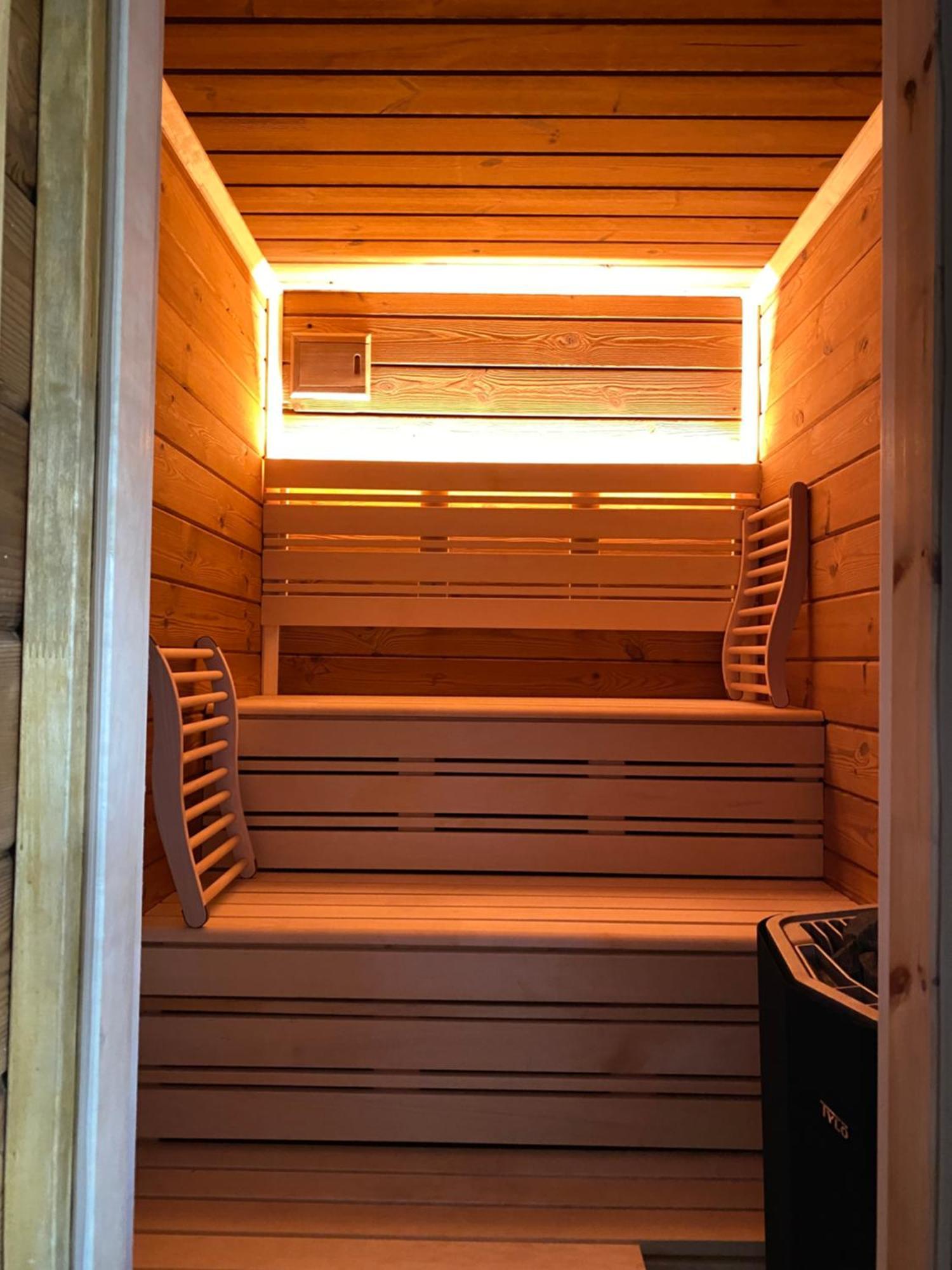 Private Wellness Suiten Mit Whirlpool Essen Exterior photo