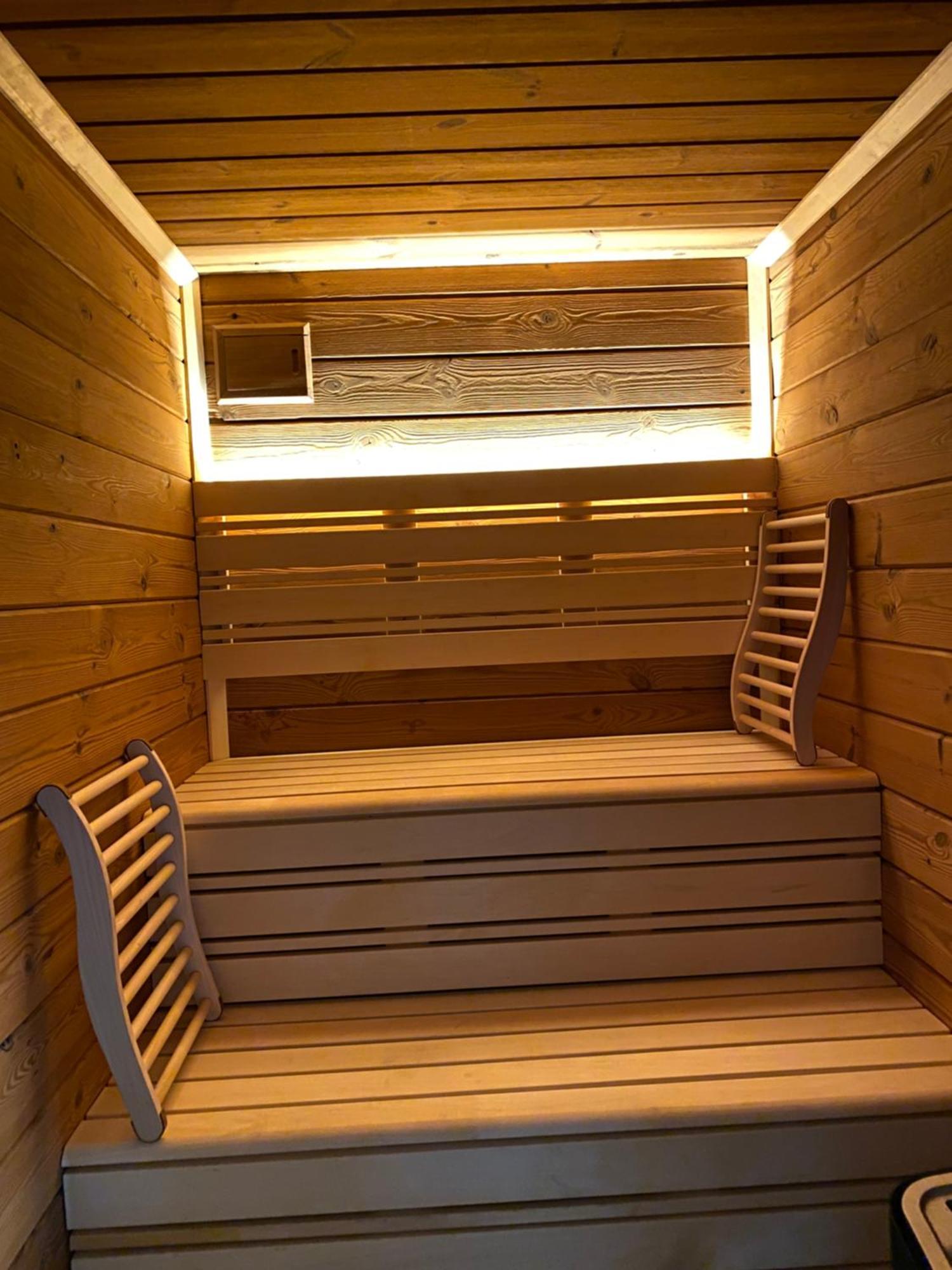 Private Wellness Suiten Mit Whirlpool Essen Exterior photo