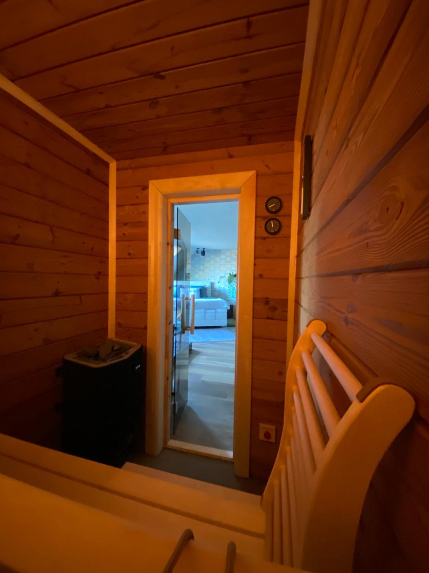 Private Wellness Suiten Mit Whirlpool Essen Exterior photo